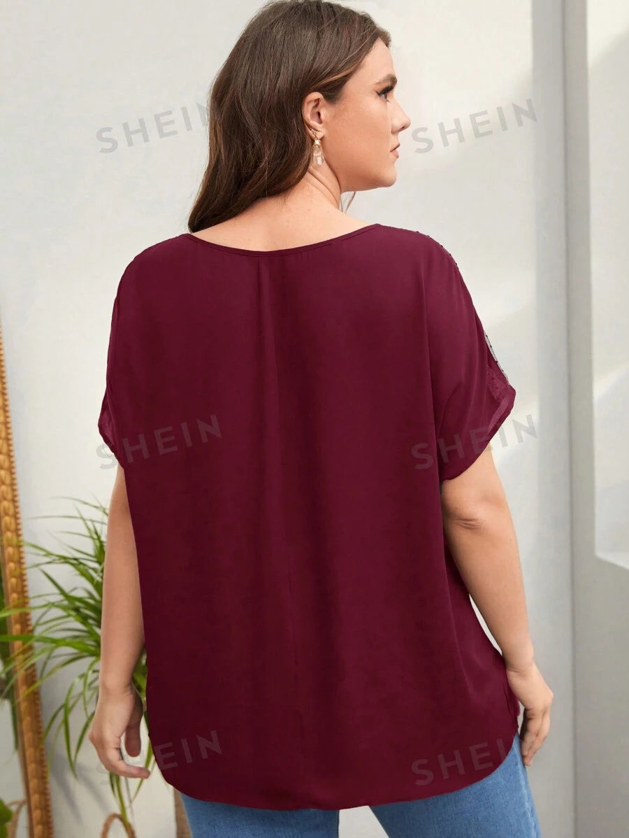 SHEIN Clasi Blusa De Talla Grande De Manga Murciélago Con Cuello En V Y Tapa Con Malla Traslúcida Y Parches